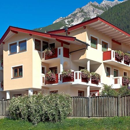 ノイシュティフト・イム・シュトゥーバイタール Haus Steinbock Bed & Breakfast エクステリア 写真
