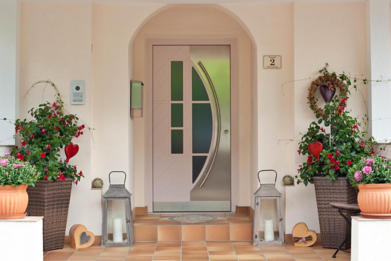 ノイシュティフト・イム・シュトゥーバイタール Haus Steinbock Bed & Breakfast エクステリア 写真