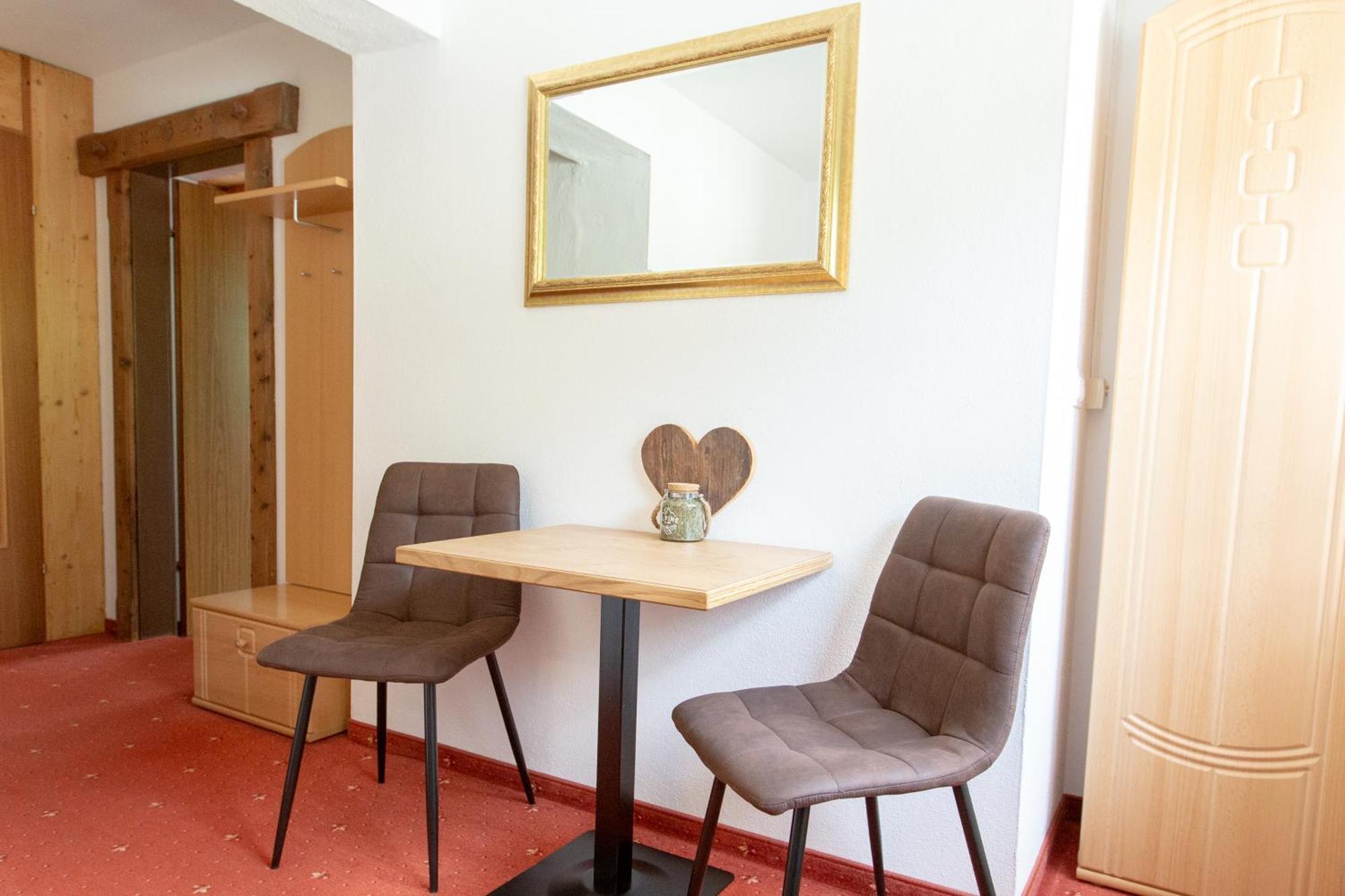 ノイシュティフト・イム・シュトゥーバイタール Haus Steinbock Bed & Breakfast エクステリア 写真