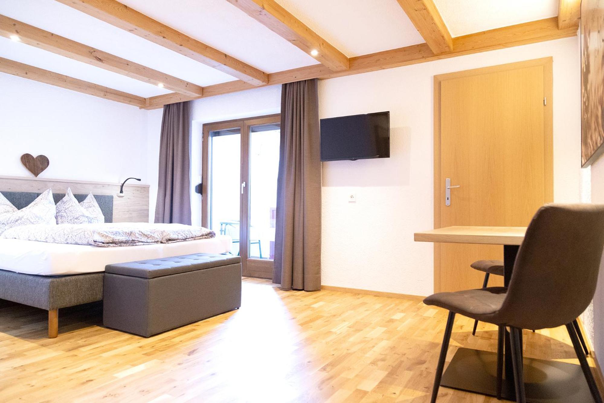 ノイシュティフト・イム・シュトゥーバイタール Haus Steinbock Bed & Breakfast エクステリア 写真