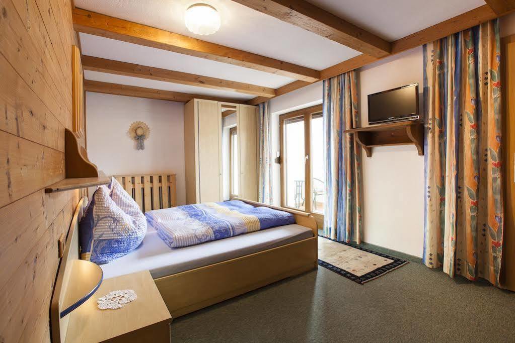ノイシュティフト・イム・シュトゥーバイタール Haus Steinbock Bed & Breakfast エクステリア 写真