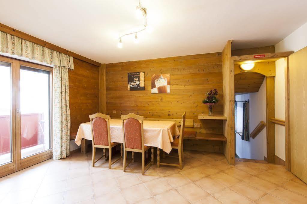 ノイシュティフト・イム・シュトゥーバイタール Haus Steinbock Bed & Breakfast エクステリア 写真