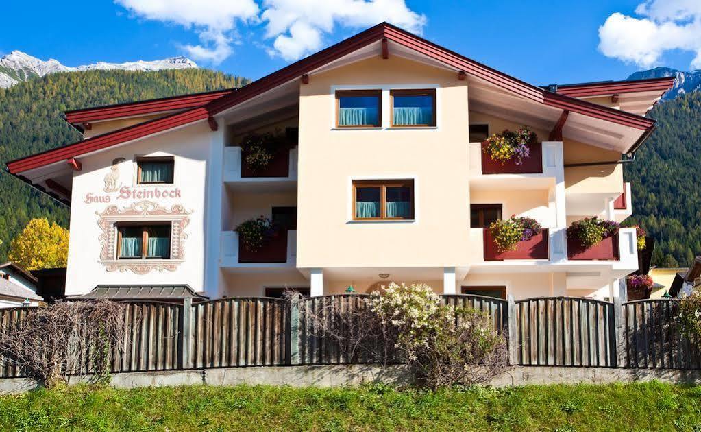 ノイシュティフト・イム・シュトゥーバイタール Haus Steinbock Bed & Breakfast エクステリア 写真